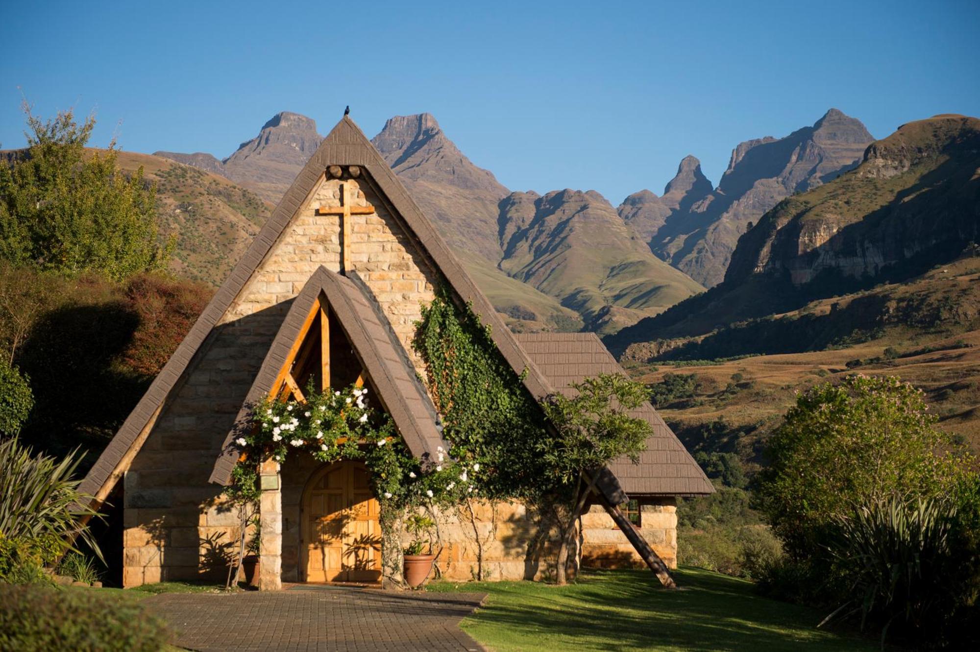 Cathedral Peak Hotel Winterton Exteriör bild