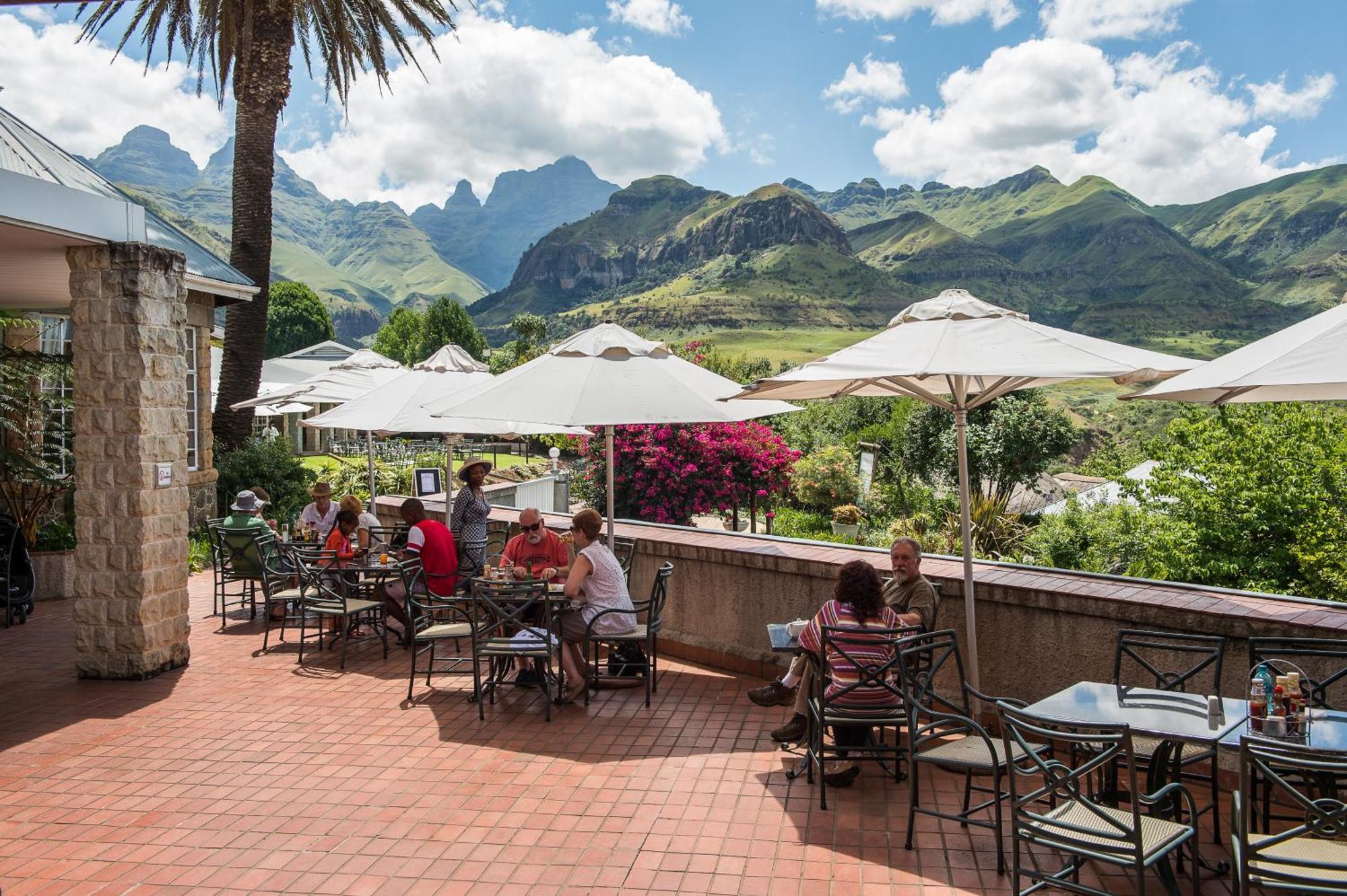 Cathedral Peak Hotel Winterton Exteriör bild