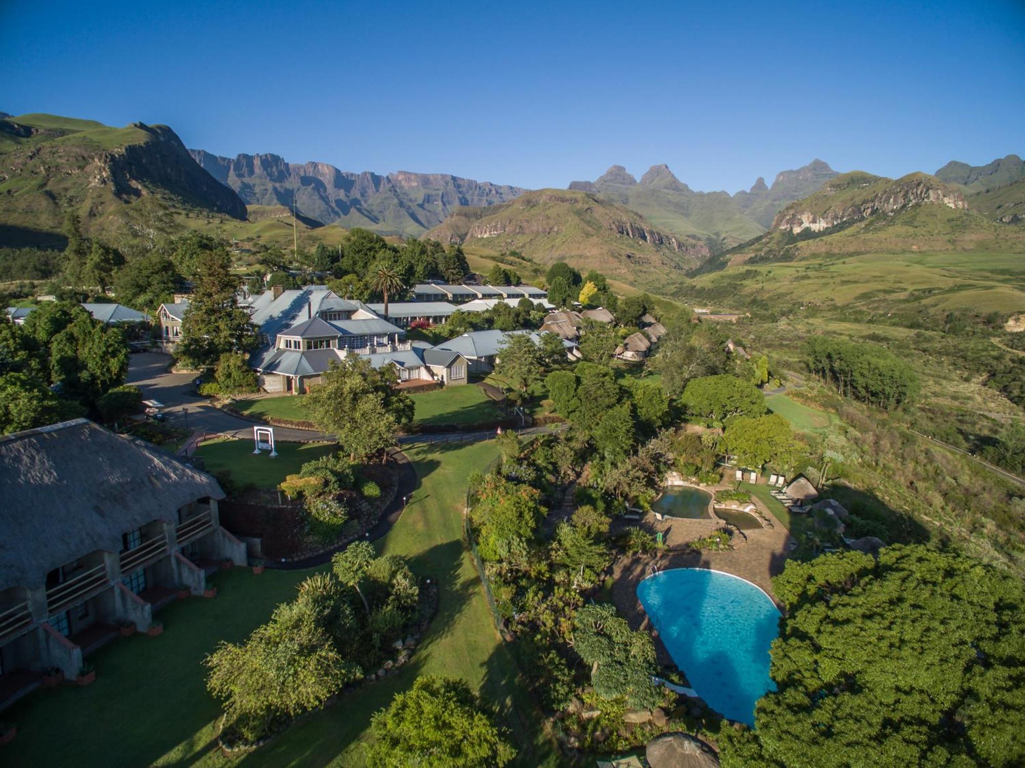 Cathedral Peak Hotel Winterton Exteriör bild