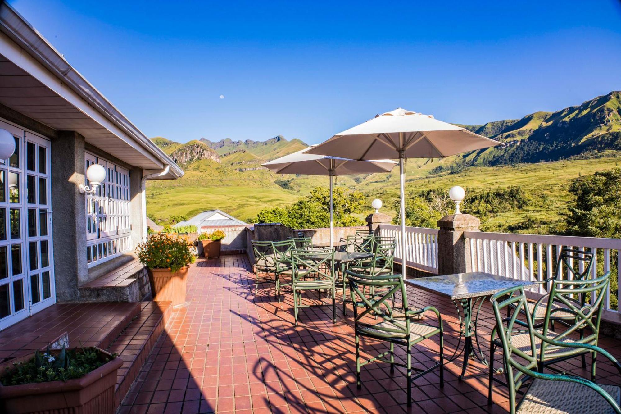 Cathedral Peak Hotel Winterton Exteriör bild